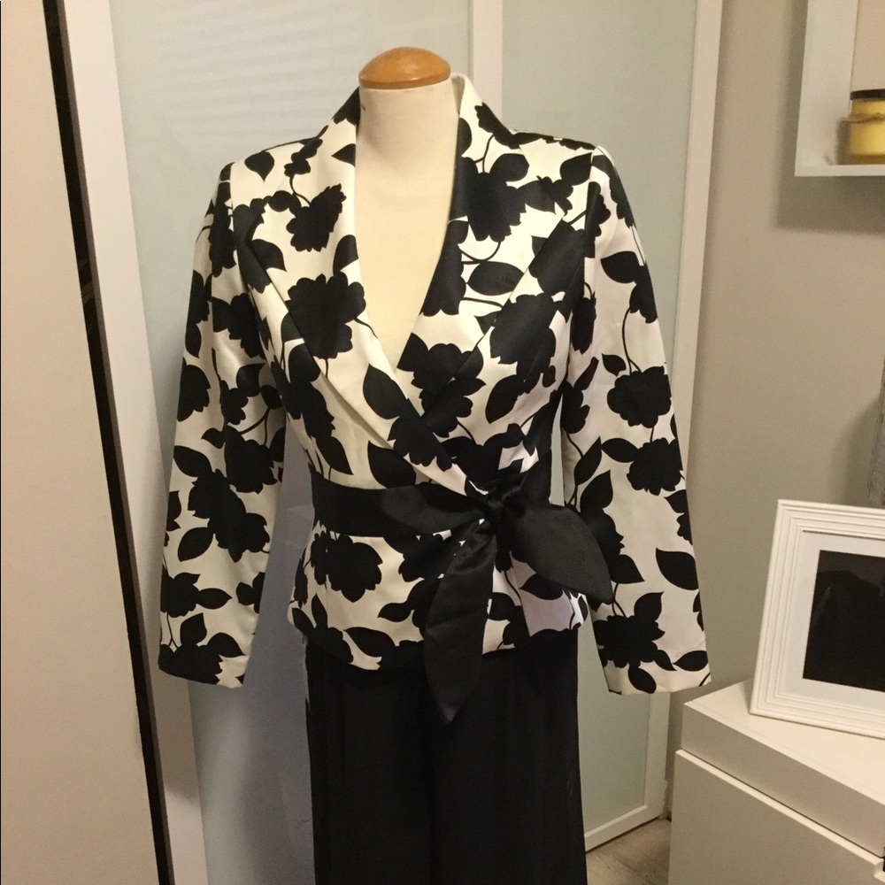 Xscape Satin Blazer - Sz 8